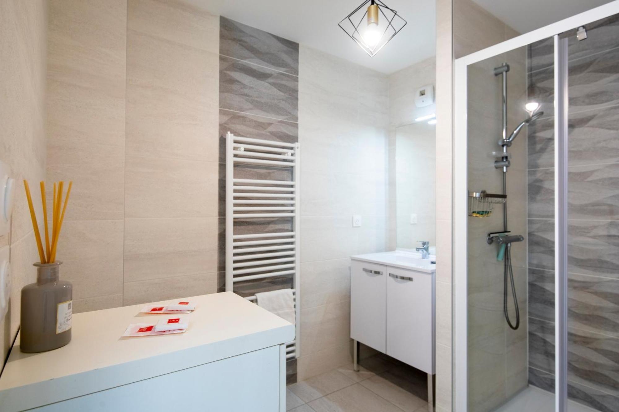 Appartement Canon Proche De La Gare Maritime Au Rdc